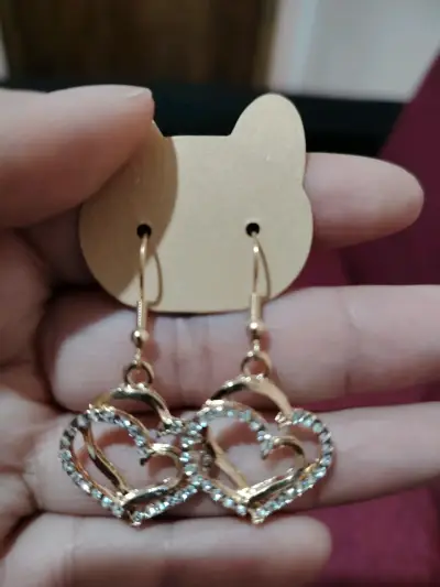 Aros dorados con corazones - miniatura 1
