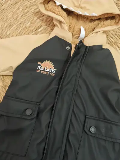 Chaqueta infantil con capucha dinosaurio - miniatura 4