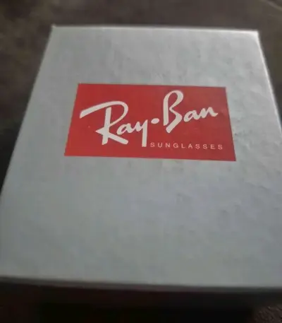 Lentes de sol Ray-Ban en caja - miniatura 1