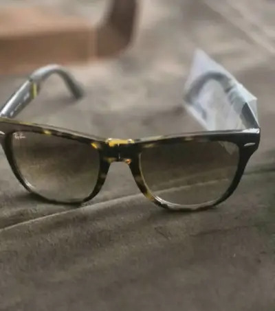 Lentes de sol Ray-Ban en caja - miniatura 4