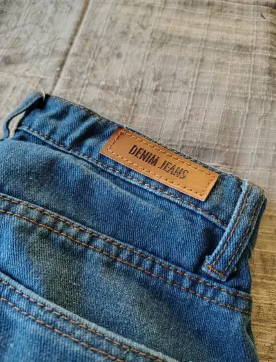 Jeans azul medio uso - miniatura 2