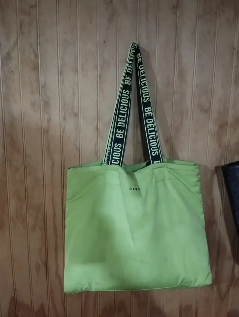 Bolso verde con asas BE DELICIOUS Dona karan