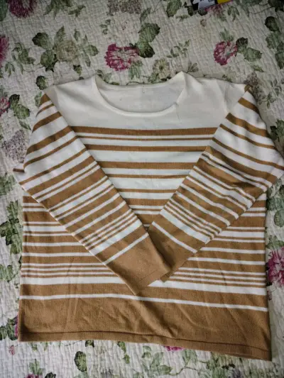 Suéter a rayas beige y blanco - miniatura 1