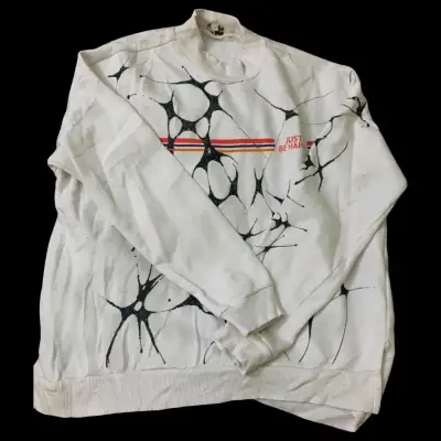 Polerón blanco con estampado artístico - miniatura 1