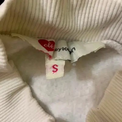 Polerón blanco con estampado artístico - miniatura 3