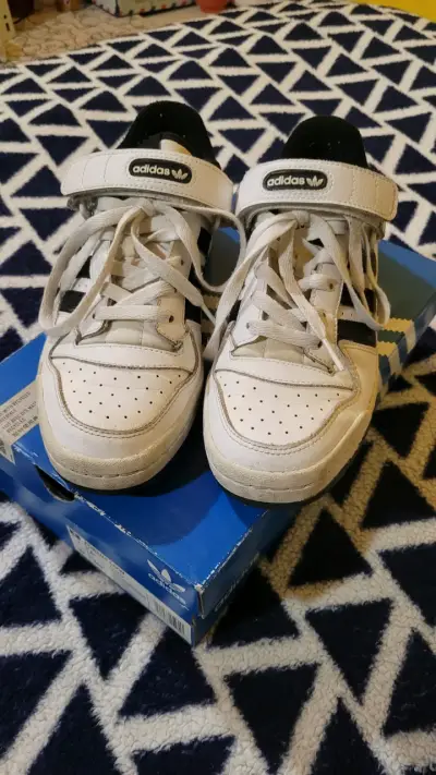 Zapatillas Adidas blancas con velcro - miniatura 1