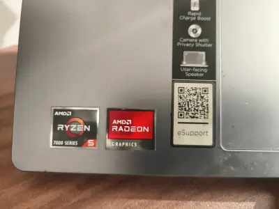 Laptop Lenovo gris - miniatura 2