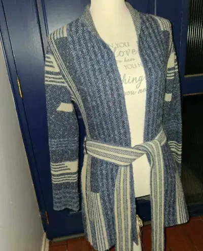 Cardigan azul con cinturón - miniatura 2