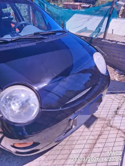 Auto compacto negro usado - miniatura 1