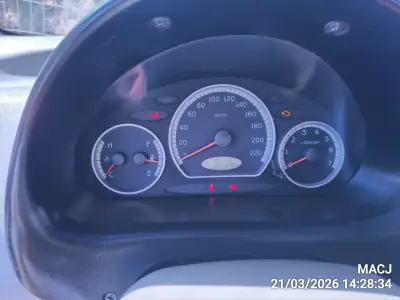 Auto compacto negro usado - miniatura 2
