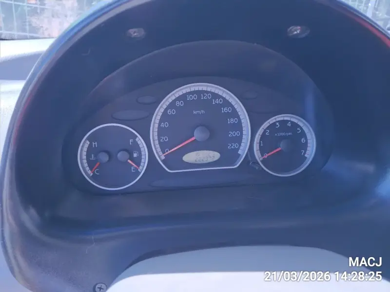 Auto compacto negro usado - 5