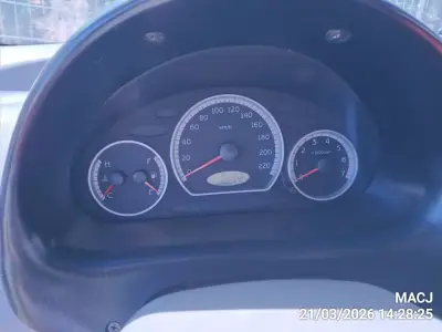 Auto compacto negro usado - miniatura 5
