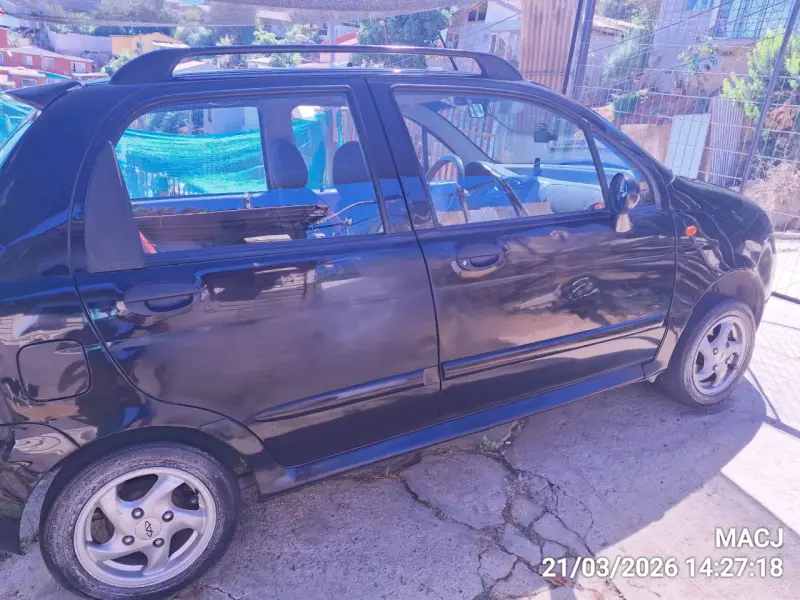 Auto compacto negro usado - 6