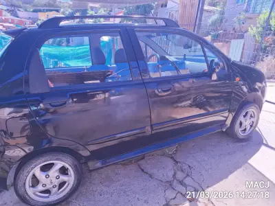 Auto compacto negro usado - miniatura 6