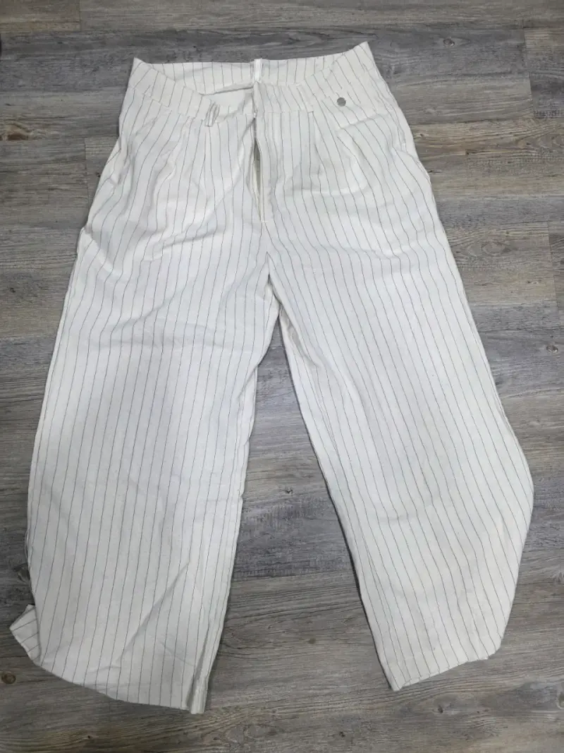 Pantalones blancos a rayas - 1