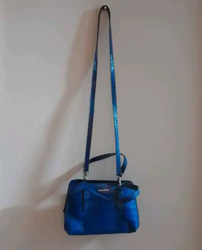 Cartera azul con correa larga nine west - miniatura 1