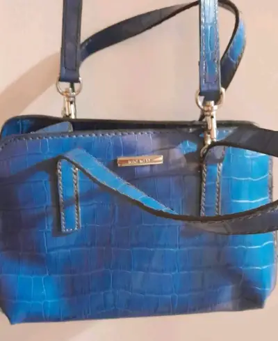 Cartera azul con correa larga nine west - miniatura 2
