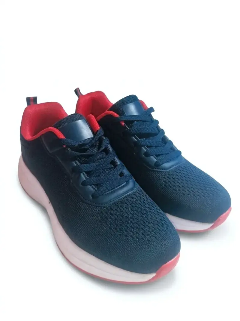Zapatillas deportivas azul y rojo