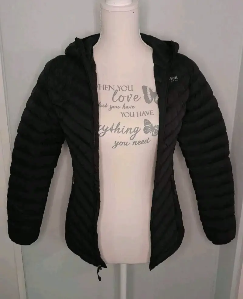 Chaqueta negra con capucha maui - 1