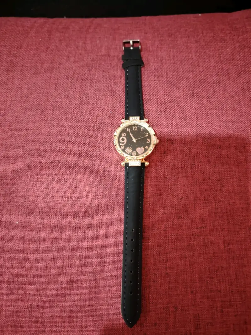 Reloj pulsera negro elegante