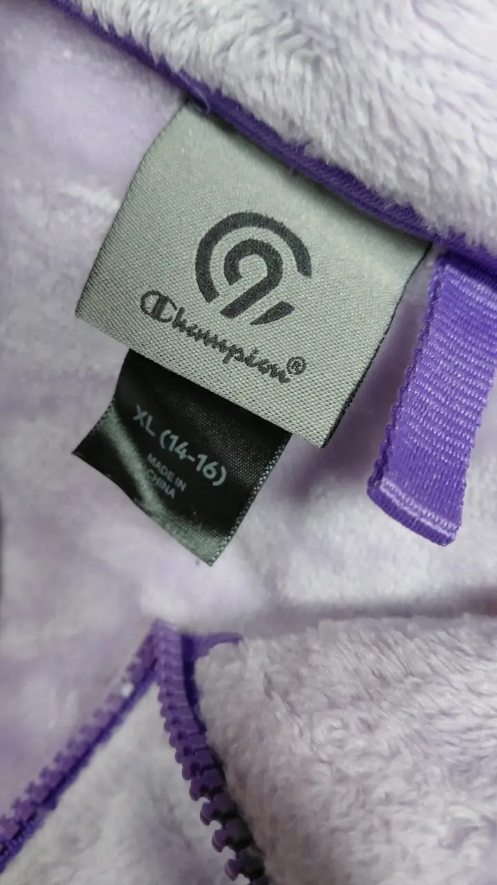 Polerón Champion morado de felpa. Talla 14.16 - 2