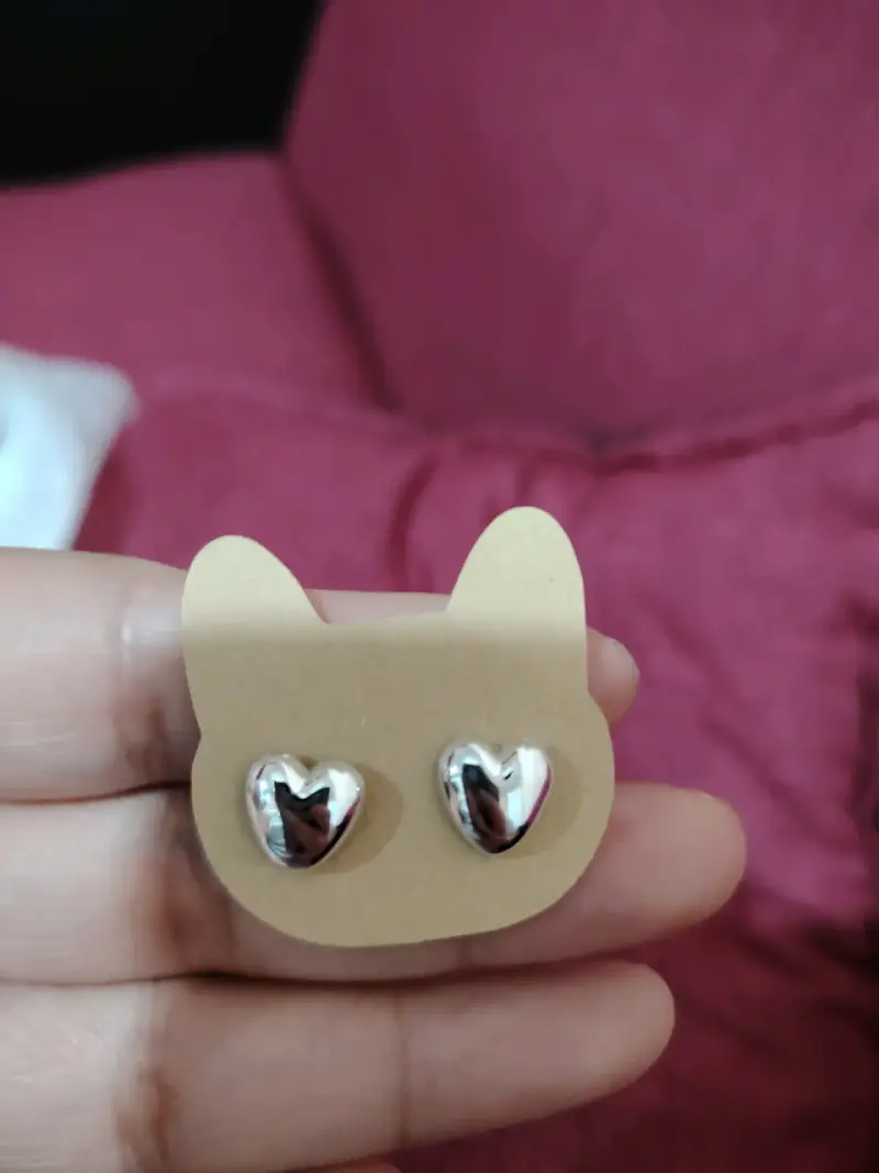 Aros de corazones plateados