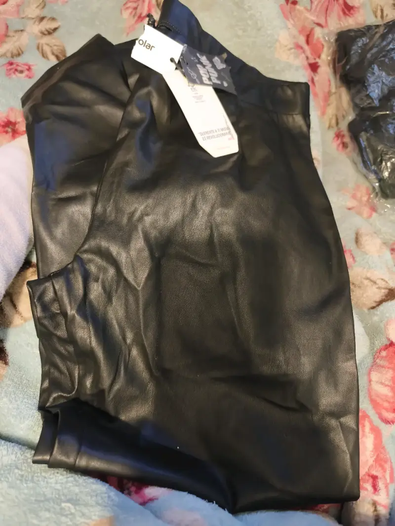 Leggings negros de cuero sintético