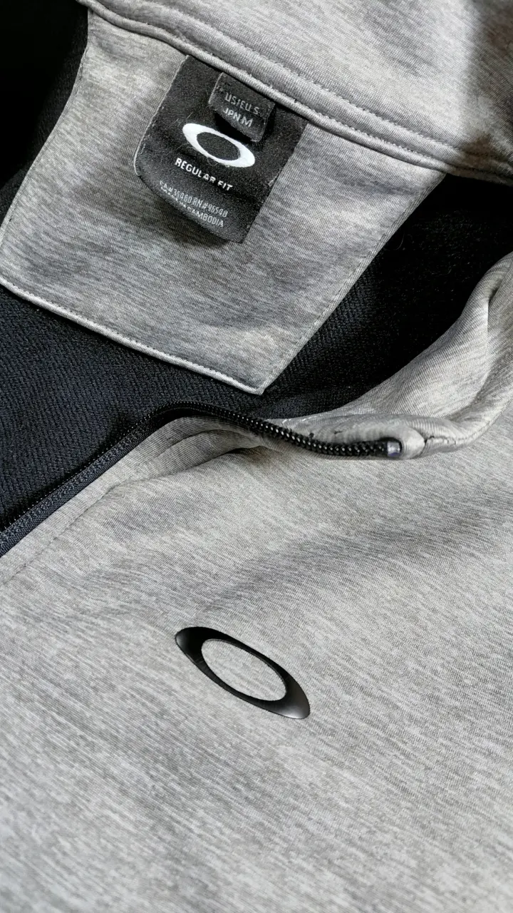 Polerón OAKLEY gris con cierre - 4