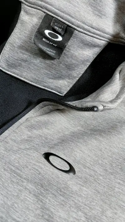 Polerón OAKLEY gris con cierre - miniatura 4