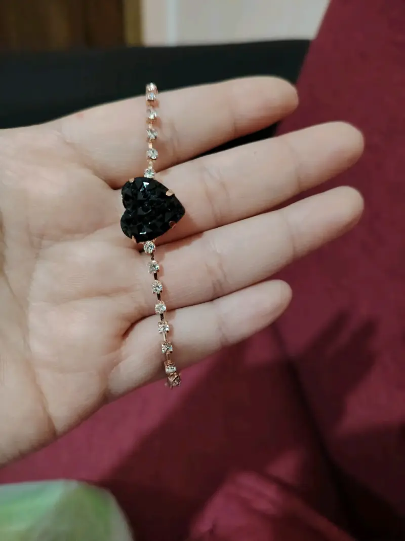 Pulsera con dije de corazón negro