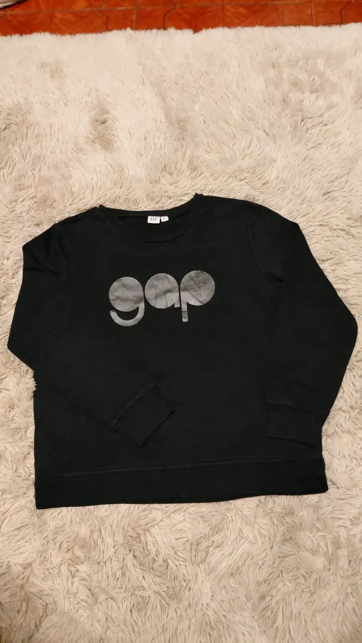 Polerón negro GAP estampado - 1