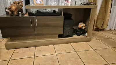Mueble de televisión con almacenaje - miniatura 1