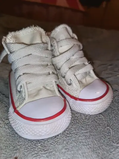 Zapatillas blancas para bebé - miniatura 1