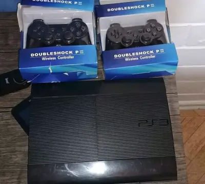Consola PS3 con controles - miniatura 1
