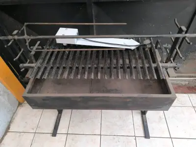 Parrilla enlozada con tridente y motor - miniatura 1