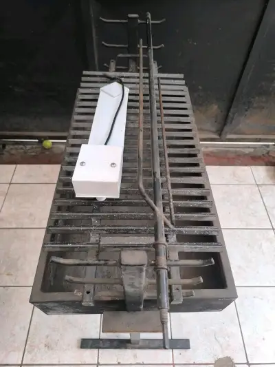 Parrilla enlozada con tridente y motor - miniatura 6