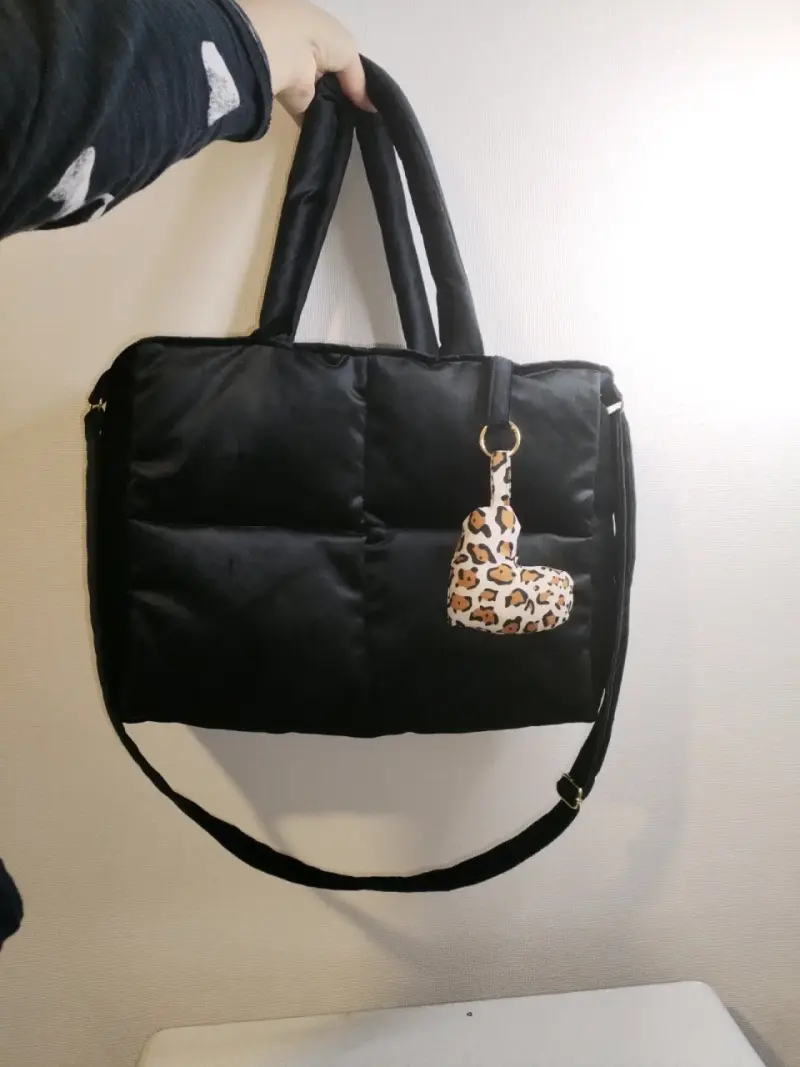 Bolso negro acolchado - 1