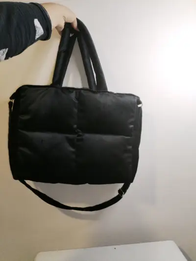 Bolso negro acolchado - miniatura 2