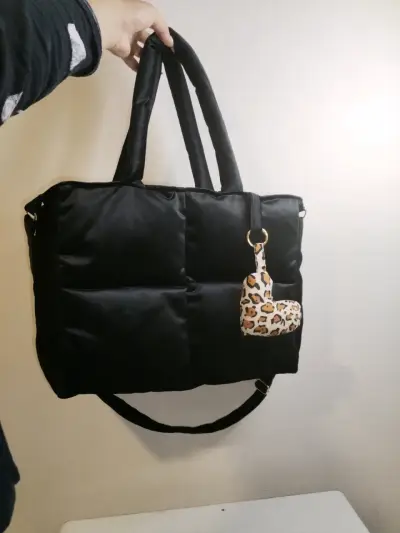 Bolso negro acolchado - miniatura 3