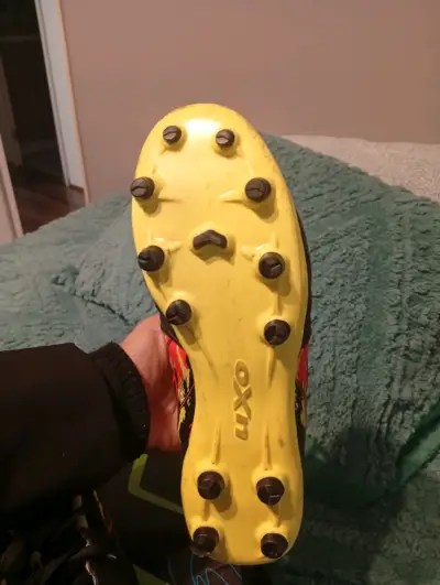 Zapatillas de fútbol negras neon - miniatura 2