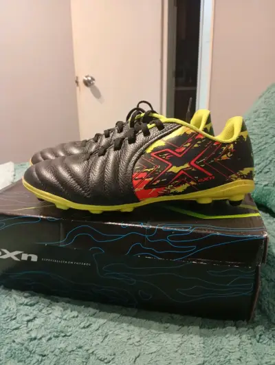 Zapatillas de fútbol negras neon - miniatura 3