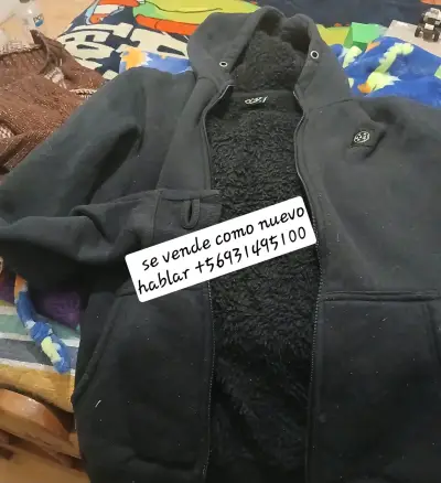 Polerón negro con capucha - miniatura 1