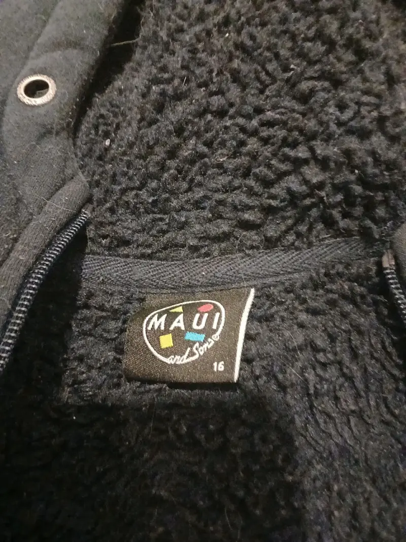 Polerón negro con capucha - 2