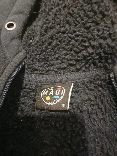 Polerón negro con capucha - miniatura 2