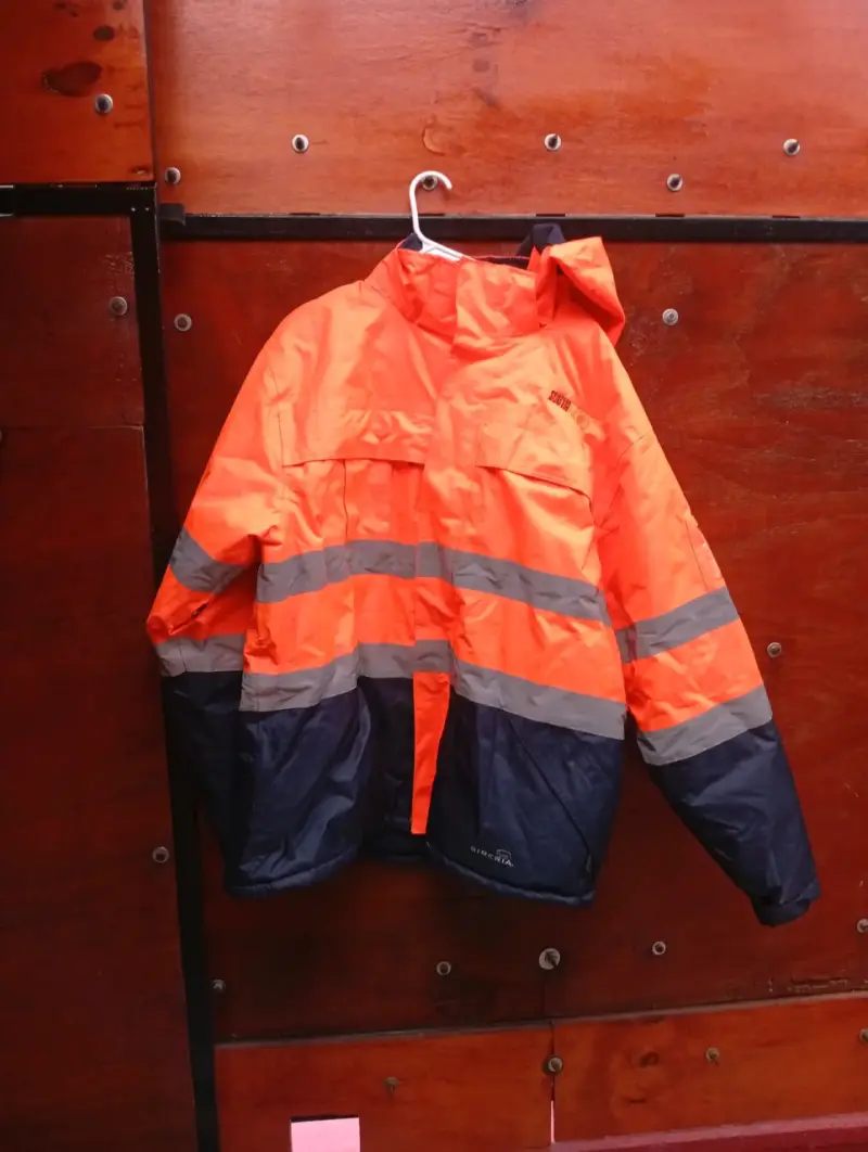Chaqueta impermeable naranja reflectante