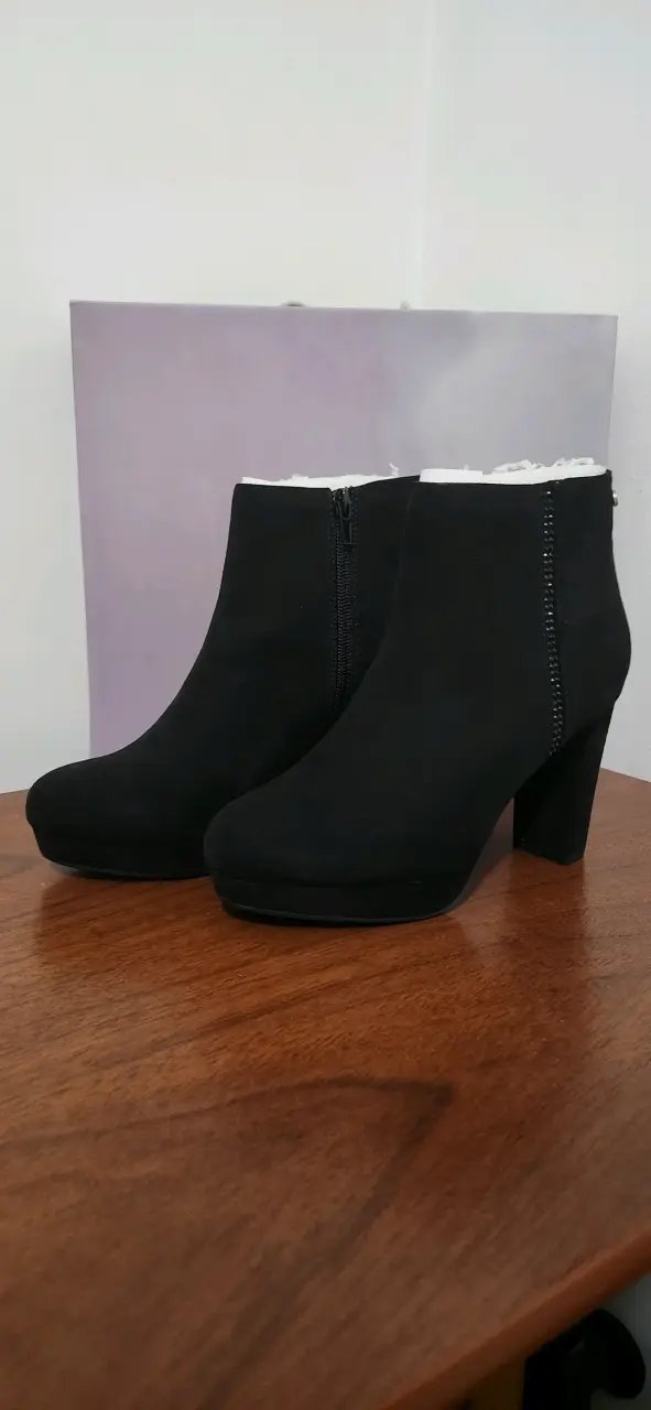 Botines negros con tacón - 1