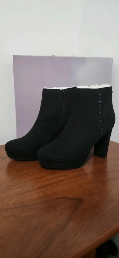 Botines negros con tacón - miniatura 1