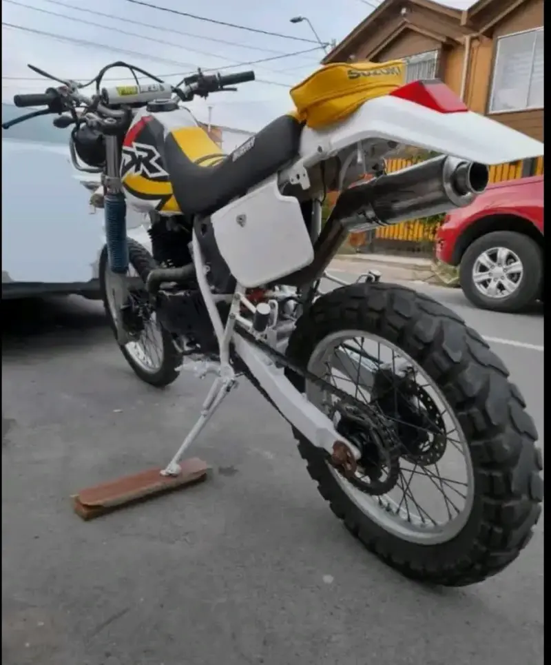 Moto Suzuki DR 400cc Modificada - 1