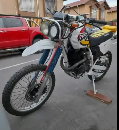 Moto Suzuki DR 400cc Modificada - miniatura 3