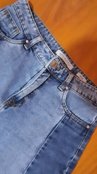 Mom Jeans bicolor de mezclilla - miniatura 2